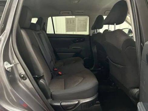 Used 2023 Toyota Highlander L AWD/4WD image 17