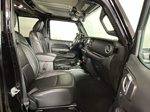 Used 2023 Jeep Wrangler Unlimited Sahara w/ Cold Weather Group AWD/4WD image 34