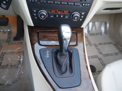 Used 2009 BMW 328i Convertible image 17