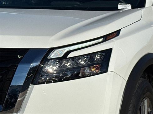 Certified 2025 Nissan Pathfinder S image 5