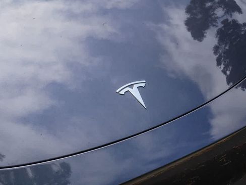 Used 2023 Tesla Model Y 2WD image 12