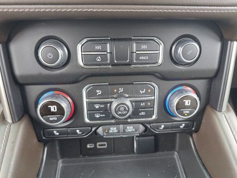 Used 2022 Chevrolet Tahoe Z71 w/ Luxury Package image 16