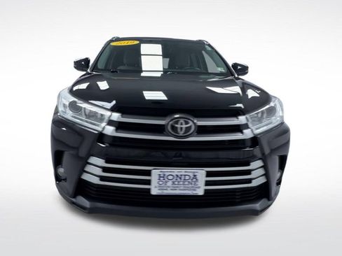 Used 2019 Toyota Highlander XLE AWD/4WD image 3