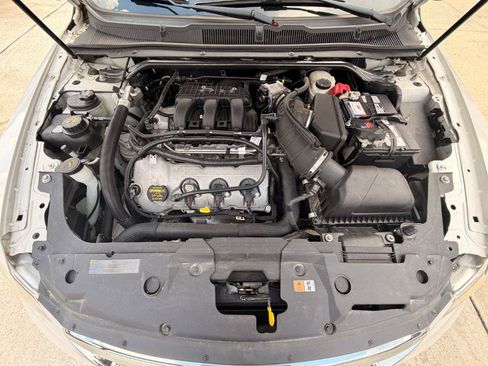 Used 2011 Ford Taurus SEL FWD image 8