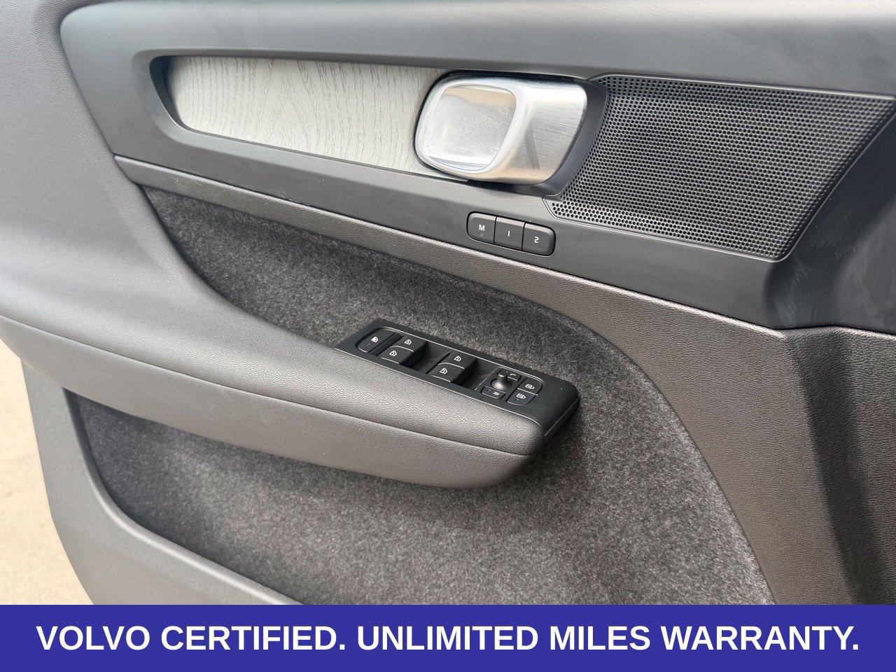 Certified 2026 Volvo XC40 B5 Plus AWD/4WD image 27