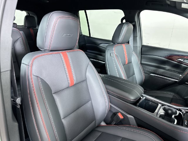New 2027 Chevrolet Traverse RS w/ LPO, Floor Liner Package FWD image 30