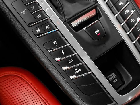Used 2021 Porsche Macan GTS AWD/4WD image 29