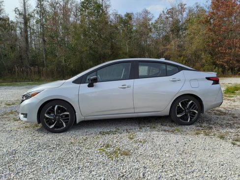 New 2025 Nissan Versa SR w/ Trunk Package FWD image 5