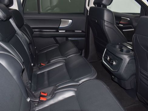 Used 2025 Ford Expedition Max Platinum AWD/4WD image 37