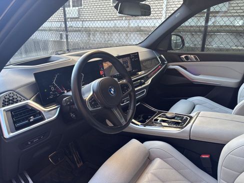 Used 2024 BMW X5 xDrive50e w/ M Sport Package AWD/4WD image 8