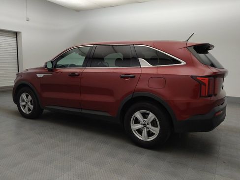 Used 2022 Kia Sorento LX image 3