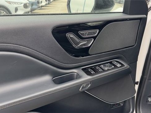 New 2026 Lincoln Aviator AWD w/ Jet Appearance Package image 23