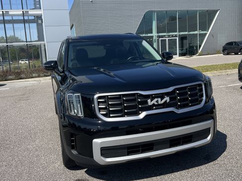 Used 2025 Kia Telluride S image 4