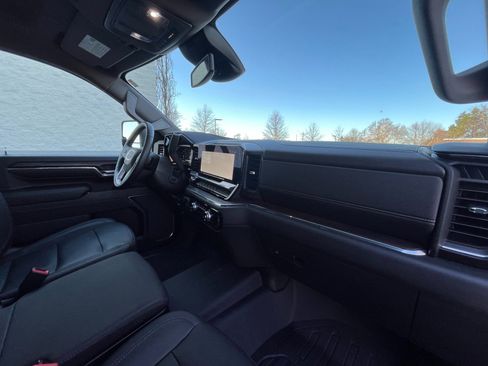 Used 2024 GMC Sierra 3500 SLT image 17