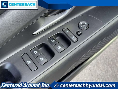 Used 2022 Hyundai Elantra Limited FWD image 15