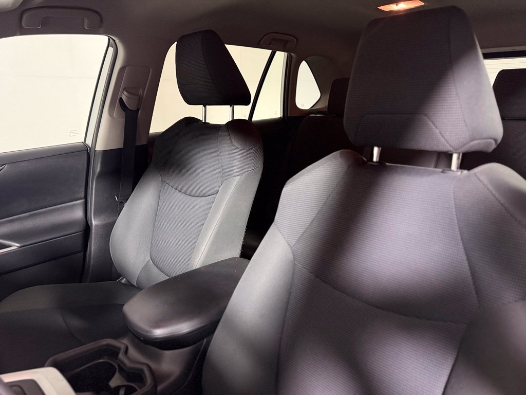 Used 2019 Toyota RAV4 LE w/ All Weather Liner Package AWD/4WD image 20