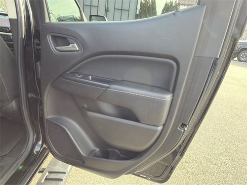 Used 2015 GMC Canyon SLE w/ Nightfall Edition image 16