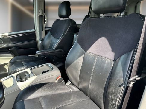 Used 2011 Chrysler Town & Country Limited w/ Trailer Tow Group image 7