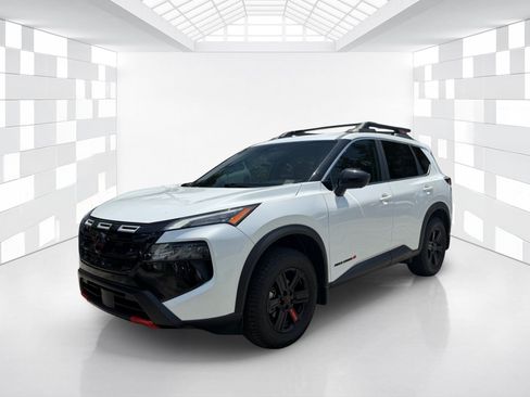 Certified 2026 Nissan Rogue SV AWD/4WD image 3