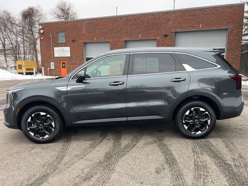 Certified 2024 Kia Sorento S image 2