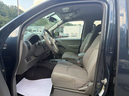 Used 2019 Nissan Frontier SV w/ Value Truck Package AWD/4WD image 8