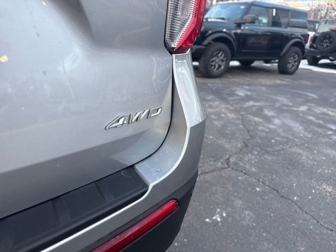 Used 2023 Ford Explorer XLT image 11