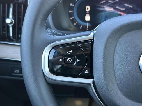 New 2025 Volvo XC90 T8 Plus w/ Protection Package Premier AWD/4WD image 8