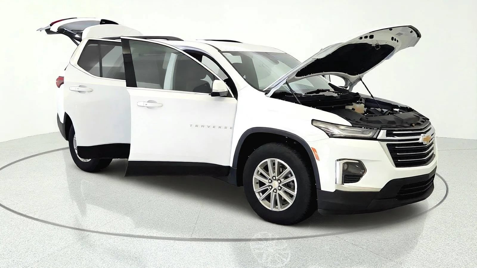 Used 2023 Chevrolet Traverse LT FWD image 11