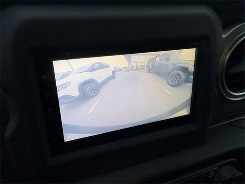 Used 2021 Jeep Wrangler Unlimited Sahara w/ Cold Weather Group image 13