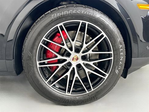 Certified 2025 Porsche Cayenne S image 14