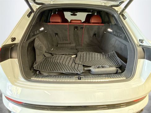 Used 2023 Audi e-tron S Prestige w/ Prestige Package AWD/4WD image 27