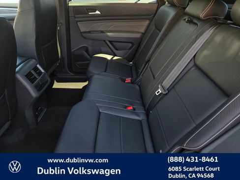 Used 2023 Volkswagen Atlas Cross Sport SE w/ Panoramic Sunroof Package FWD image 12