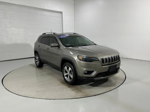 Used 2021 Jeep Cherokee Limited w/ Trailer Tow Group AWD/4WD image 2