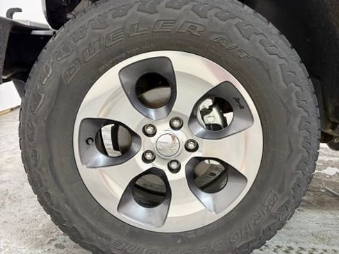 Used 2017 Jeep Wrangler Unlimited Sahara w/ Max Tow Package AWD/4WD image 13