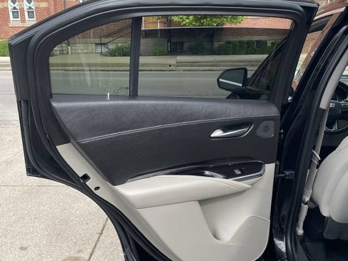 Used 2019 Cadillac XT4 Luxury w/ Cold Weather Package AWD/4WD image 8