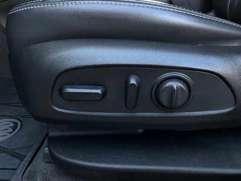 Used 2019 Buick Enclave Avenir w/ Avenir Technology Package image 11