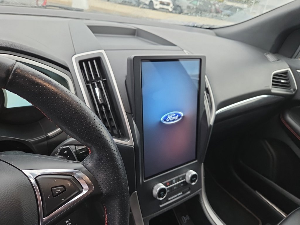 Used 2021 Ford Edge ST-Line w/ Class II Trailer Tow Package AWD/4WD image 7
