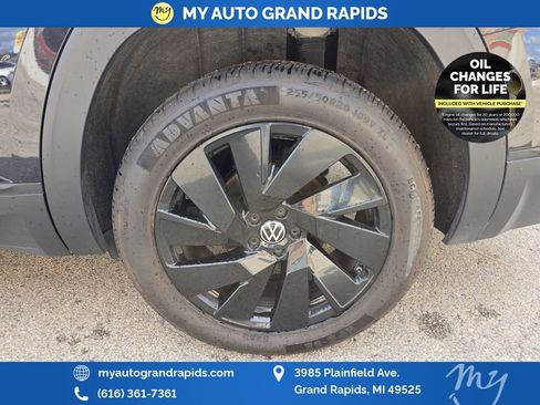 Used 2024 Volkswagen Atlas SE image 30