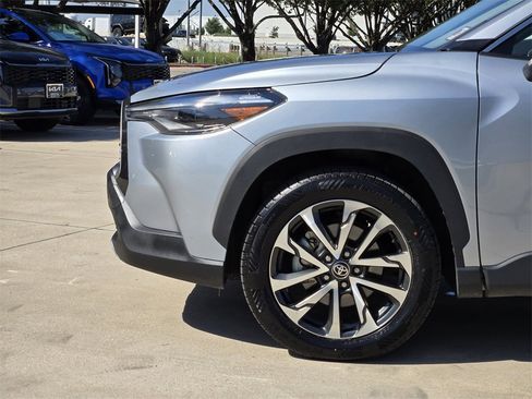 Used 2024 Toyota Corolla Cross XLE image 14