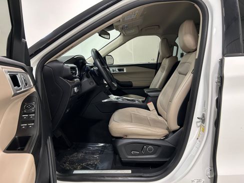 Used 2020 Ford Explorer Limited AWD/4WD image 4