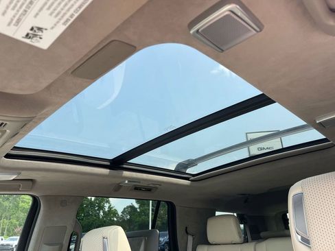 Used 2023 Cadillac Escalade Sport Platinum w/ LPO, ONYX Package AWD/4WD image 12