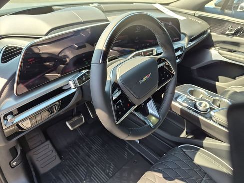 New 2026 Cadillac Lyriq V w/ Exterior Carbon Fiber Package AWD/4WD image 15