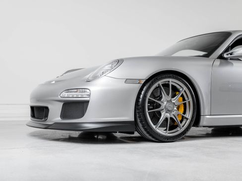 Used 2010 Porsche 911 GT3 RWD image 2