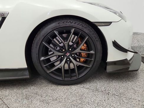 Used 2017 Nissan GT-R Premium w/ Premium Interior Package AWD/4WD image 28