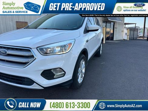 Used 2019 Ford Escape SE FWD image 3