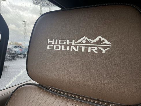 New 2025 Chevrolet Suburban High Country image 28