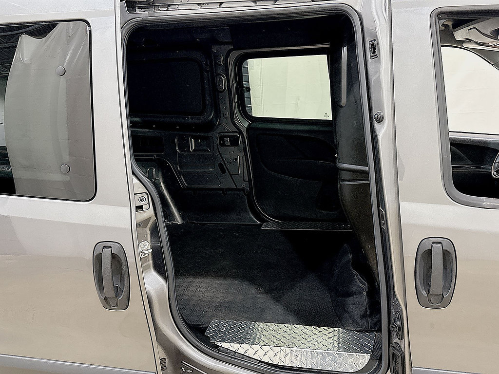 Used 2018 RAM ProMaster City Tradesman SLT FWD image 24
