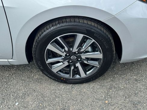 Used 2025 Nissan Versa SV FWD image 28