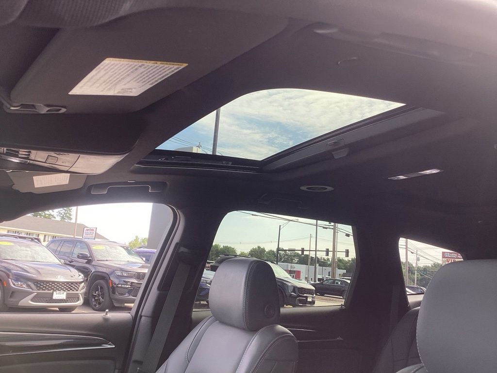 Used 2023 Buick Enclave Essence w/ Experience Buick Package AWD/4WD image 16