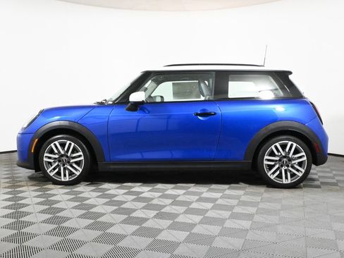 Used 2025 MINI Cooper 2-Door Hardtop image 2
